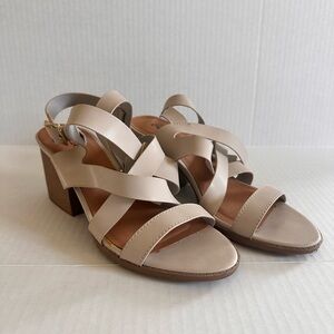 Adorable Qupid nude strappy sandal chunky heels